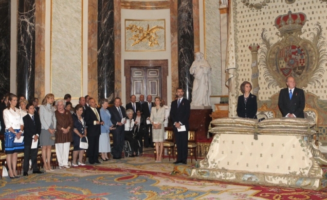 La Familia Real en la Capilla del Palacio Real de Madrid, durante la misa conmemorativa del nacimiento de Su Alteza Real Don Juan de Borbón